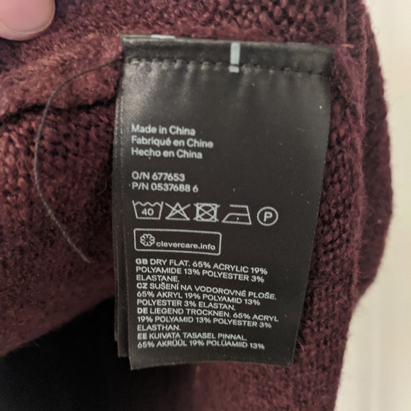3/$15 Burgundy H&M sweater - Picture 3 of 4